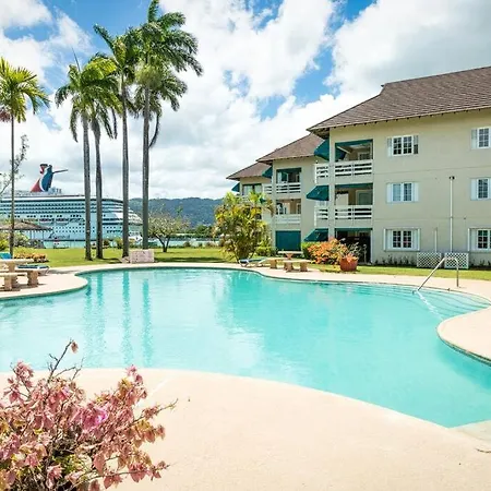 Oceanfront Two Bedroom Suite - Amazing Ocean Views